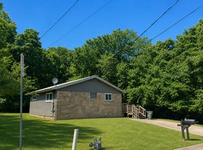 Building Photo - 821 E Lakeside Dr