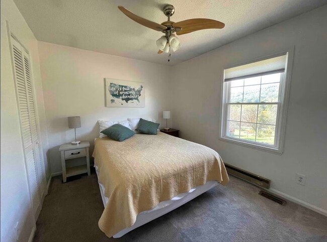 Building Photo - 420 Sunset Dr