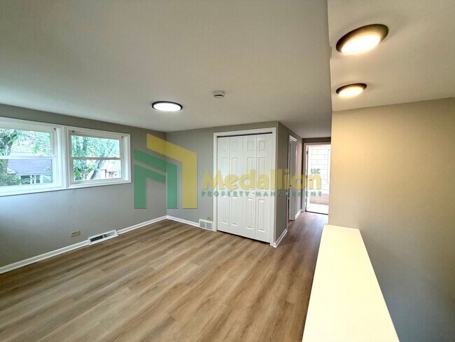 Building Photo - 12917 S Emerald Ave