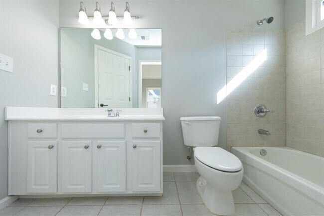 Building Photo - 1763 Crossvale Dr