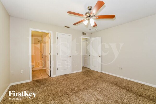 Building Photo - 2657 Bentley Dr