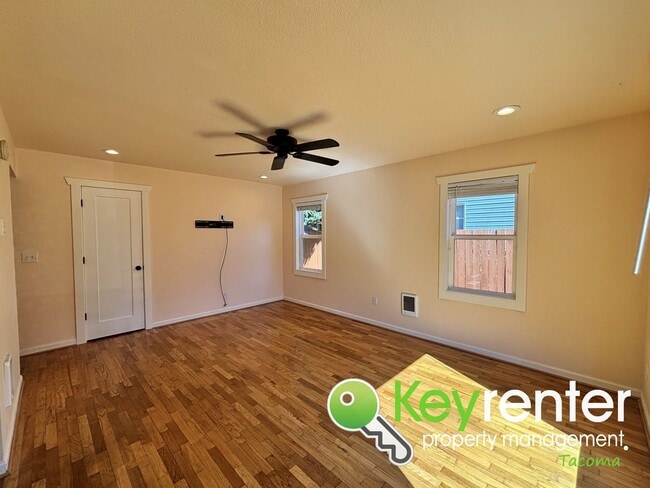 Building Photo - Charming 2-Bedroom Home with Modern Upgrad...