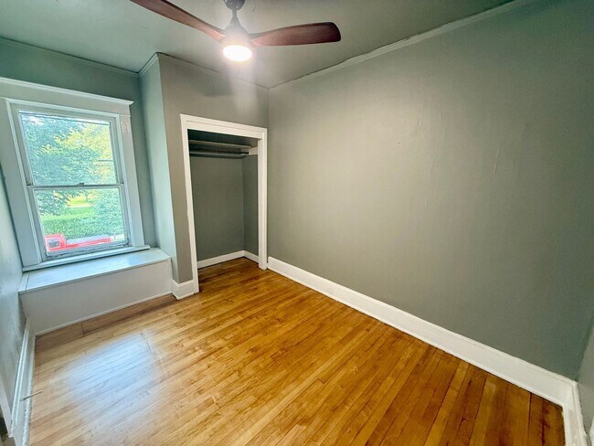 Building Photo - 709 Henrietta St