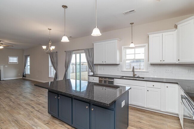 Building Photo - SPACIOUS 2-Story Home in Pikeville School ...