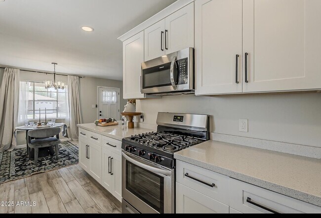 Building Photo - 5014 W Gardenia Ave