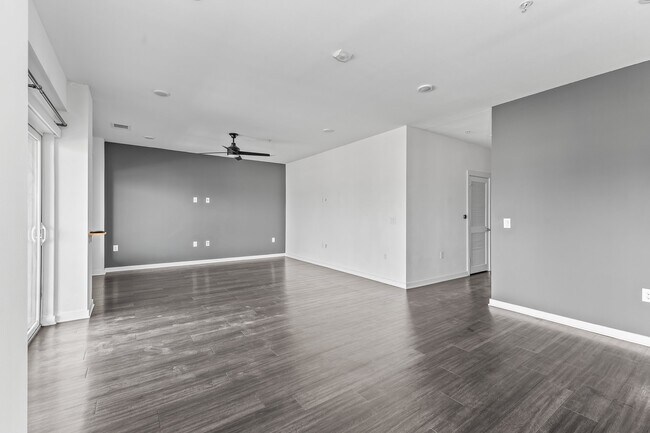 Building Photo - 4361 S Congress Ave