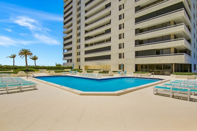 Building Photo - 5280 N Ocean Dr