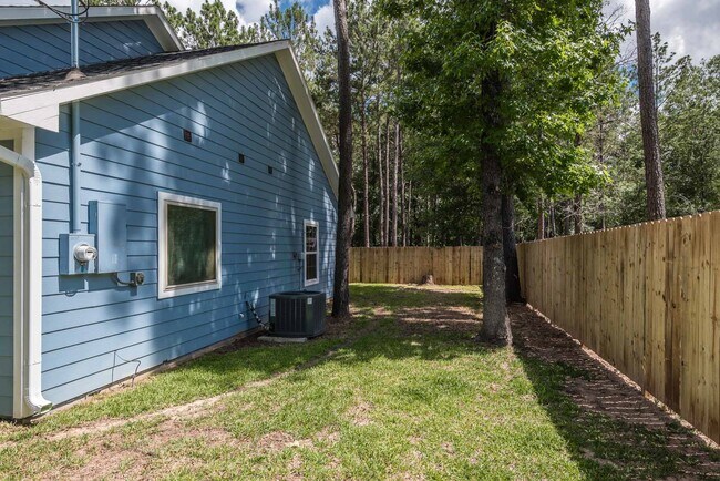 Building Photo - 7705 Pin Oak St