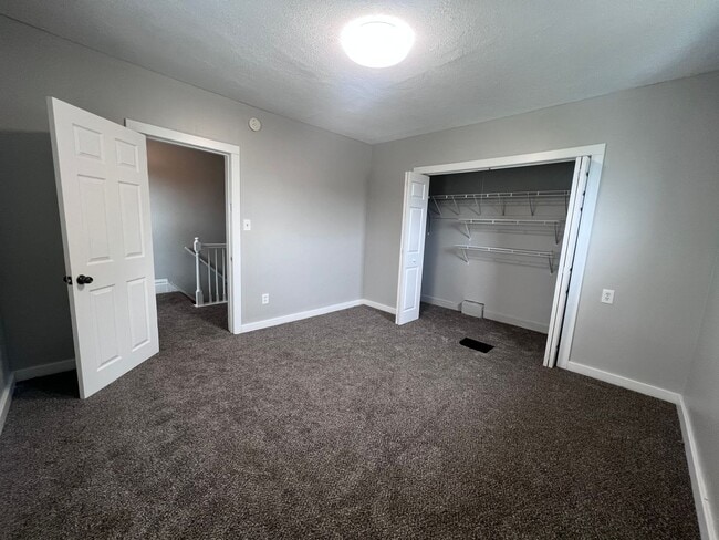 Building Photo - Wonderful and Spacious Three Bedroom Home Minutes from Downtown Grand Rapids!!