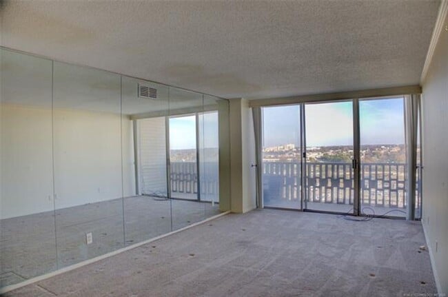 Building Photo - Adorable 2 bed 2 bath in historic Liberty Tower