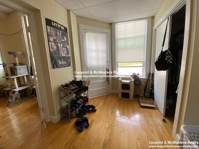 Building Photo - 298 Nahant Rd