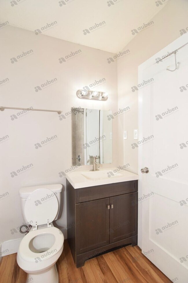 Building Photo - $1,200 - 2 bed/1 bath home for lease!, TOT...