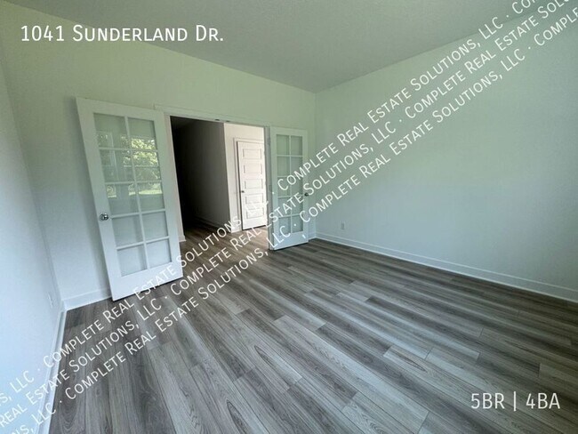 Building Photo - 1041 Sunderland Dr