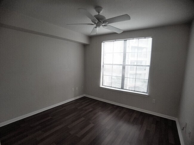 Building Photo - Beautiful 1/1 Pool View Condo x Rent @ Upt...