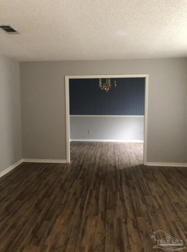 Building Photo - 3885 Hidden Oaks Dr