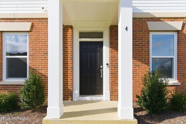 Building Photo - 4 Barton Ave