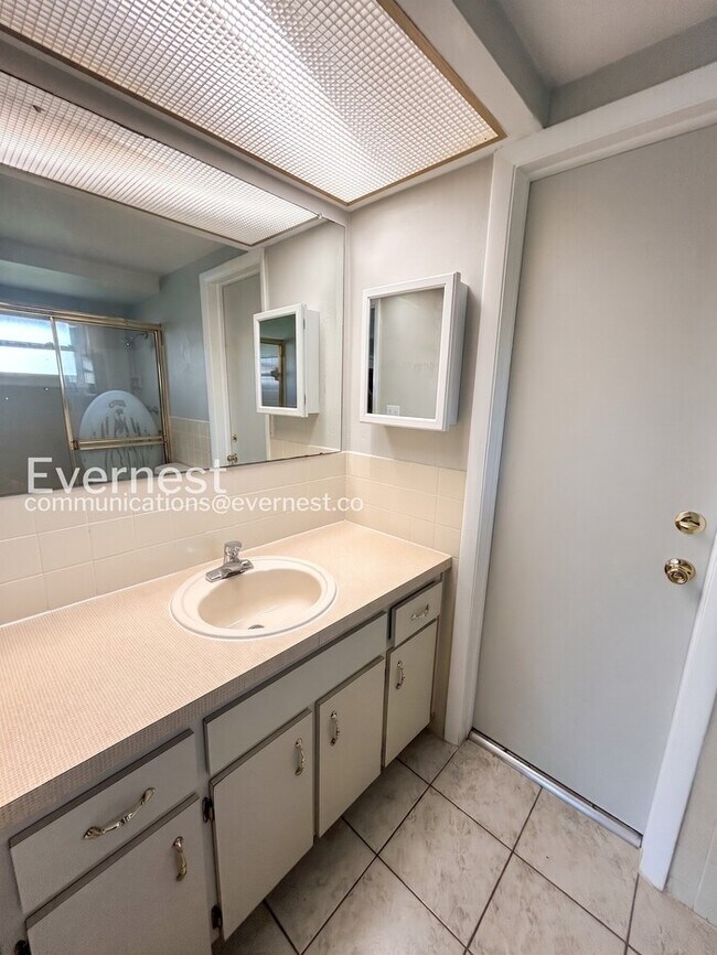 Building Photo - 7810 Cayuga Dr