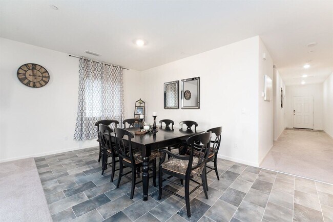 Building Photo - 934 S Filbert Ave
