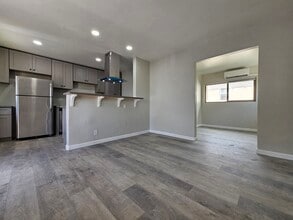 Building Photo - Bahama Palms