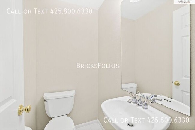 Building Photo - Prime Bellevue Location – Parkside Townhom...