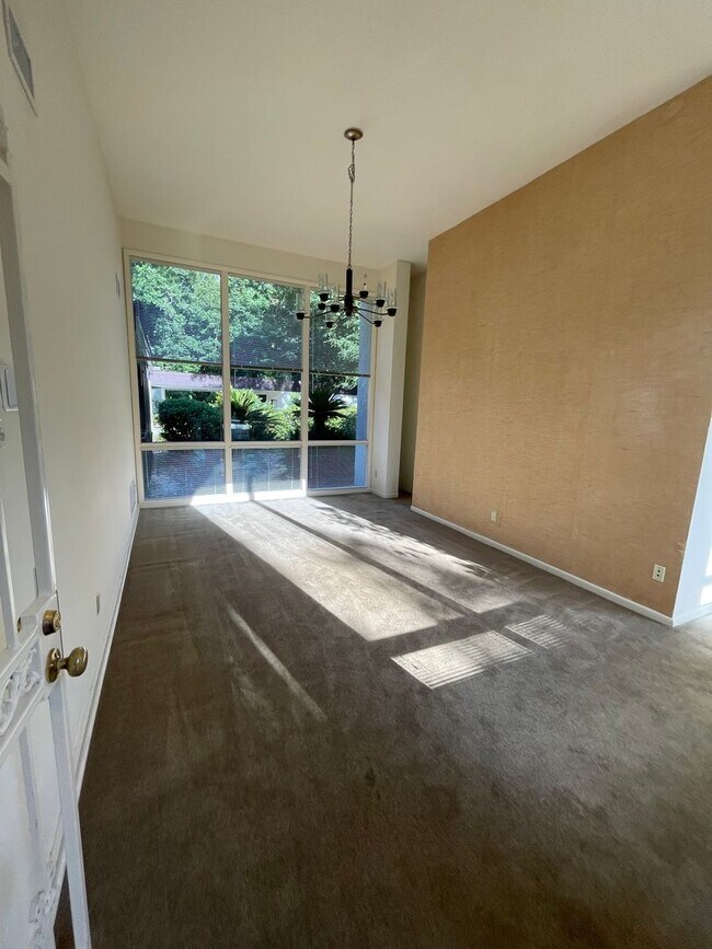 Building Photo - Mid-Century Modern Oasis on 5+ Acres – Pri...
