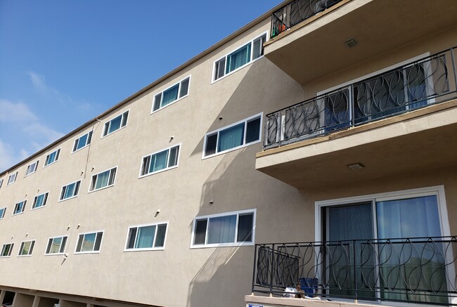 Building Photo - Bixby Knolls Regency Townhomes