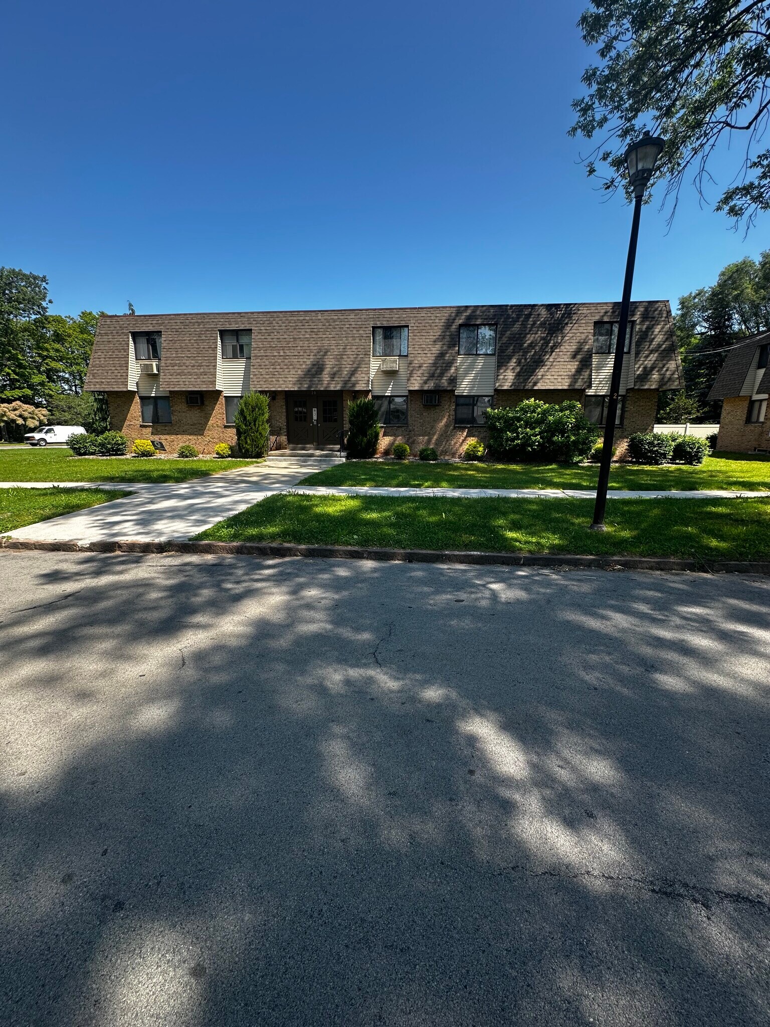 Building Photo - 20 Versailles Rd