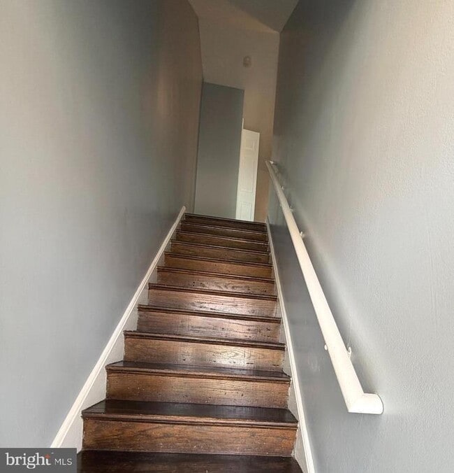 Building Photo - 924 7th St