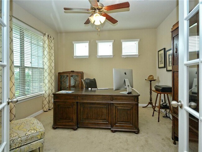 Building Photo - 1007 Boxwood Loop