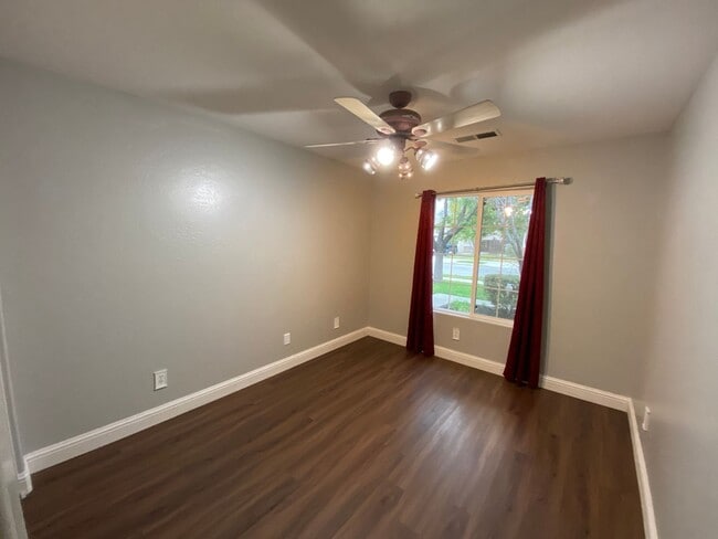 Building Photo - NW Visalia Home coming soon!!