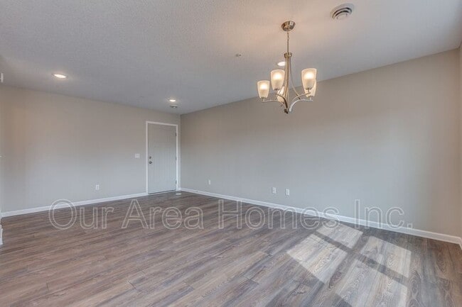 Building Photo - 591 William St