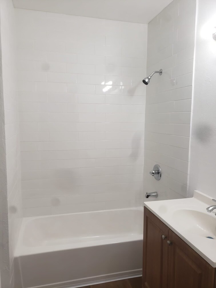 Building Photo - 6403 S Vermont Ave