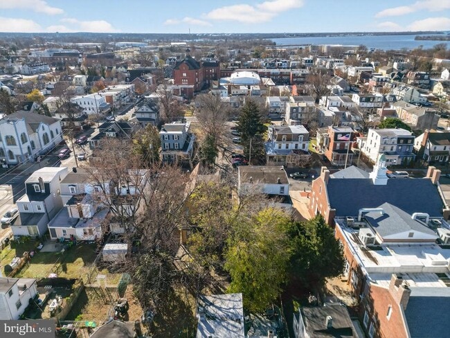 Building Photo - 325 Monmouth St