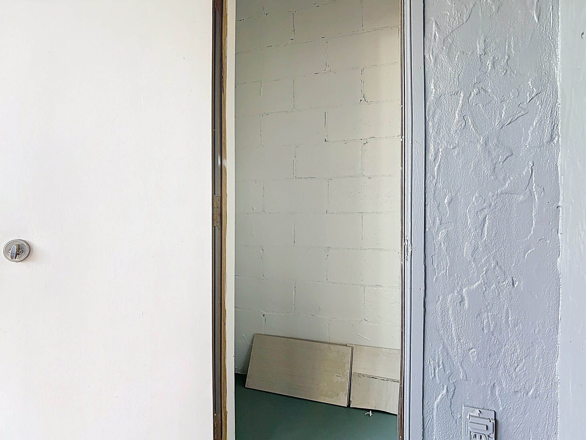 Building Photo - 4711 Capri Plz