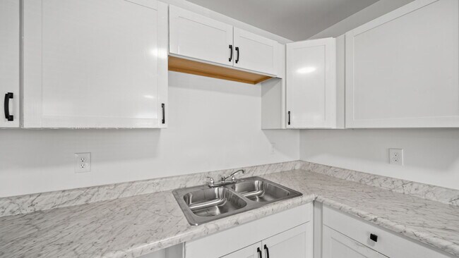 Building Photo - 34 E Geeter Rd