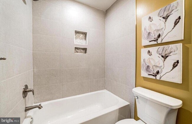 Building Photo - 4207 Woodland Dr