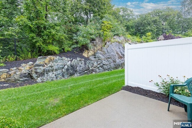 Building Photo - 52 Parkside Dr
