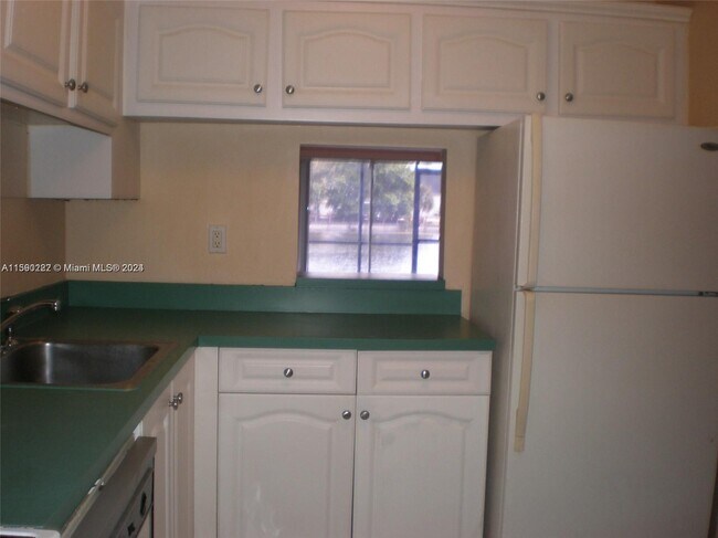 Building Photo - 7920 N Colony Cir