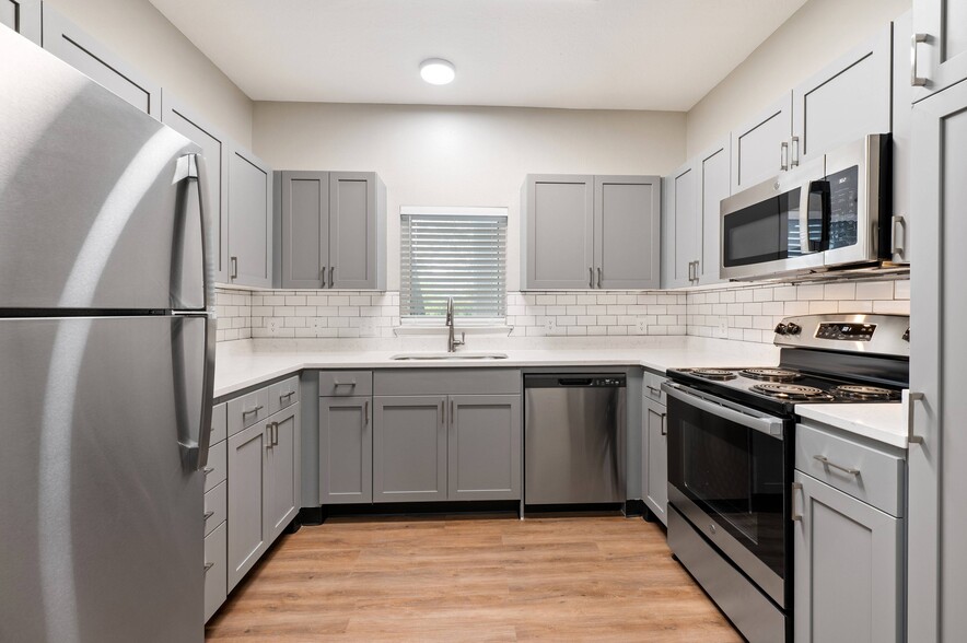 Spacious Kitchen - Mallard Crossing Apartments