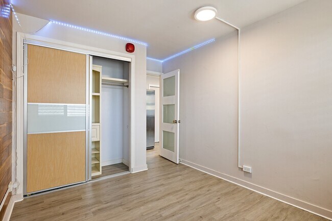 Building Photo - 2 Bed / 1 Bath 1 Parking , Community Pool , Electricity, Water, Sewer & Gas Included, Secured Bui...