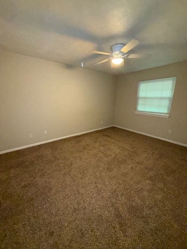 Building Photo - 124 Whetherbine Way W