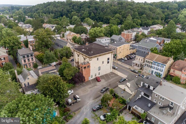 Building Photo - 71 S Main St