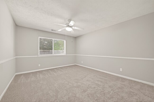 Building Photo - 1918 Shadow Forest Dr