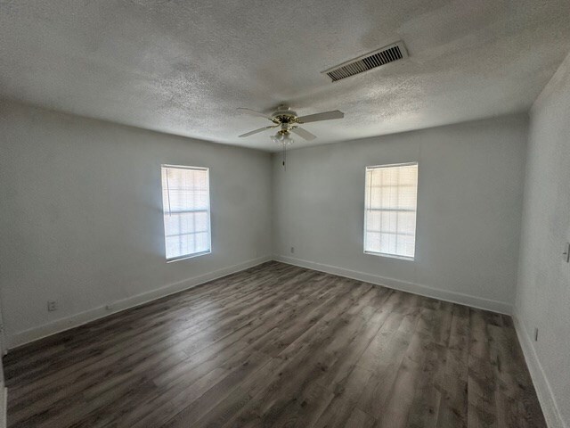 Building Photo - 1322 N Lincoln Ave