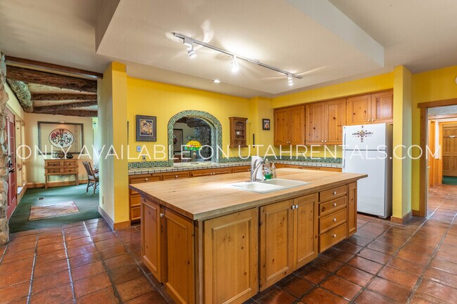 Building Photo - 2718 Stewart Rd