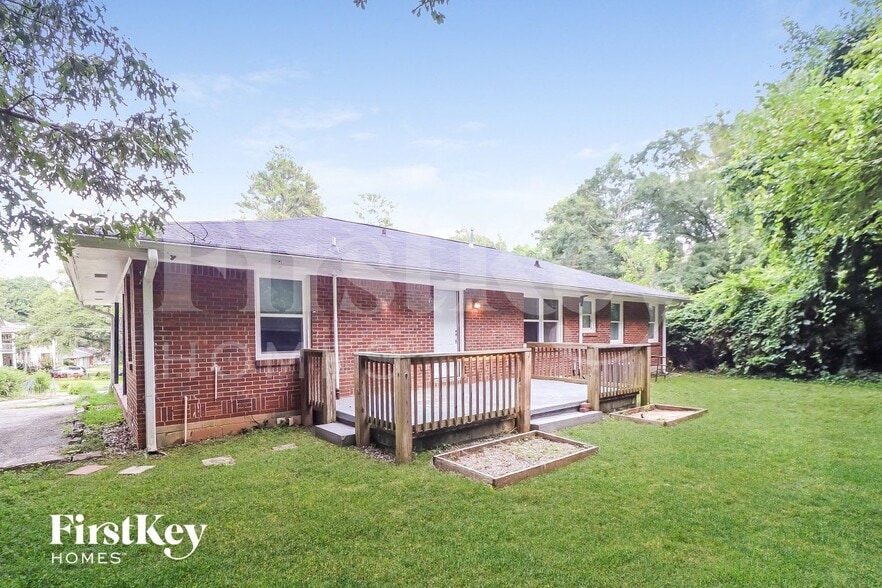 Building Photo - 2802 Glenvalley Dr