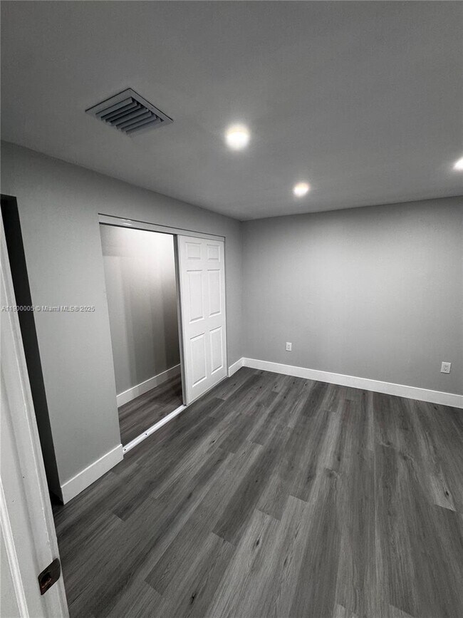 Building Photo - 3033 NW 32nd St