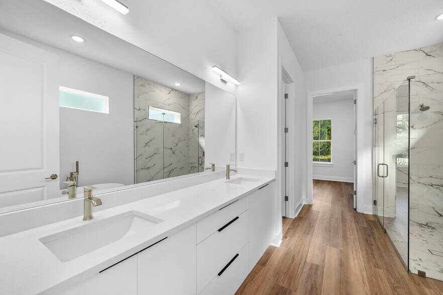 Building Photo - 6622 Summit View Dr