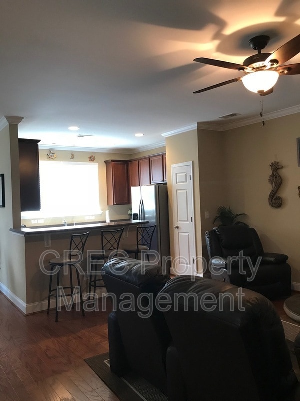 Building Photo - 4055 Hartland St