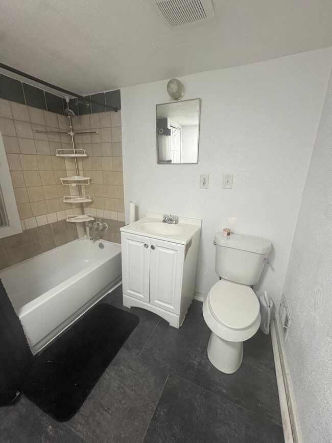 Building Photo - 455 Irwin Ave